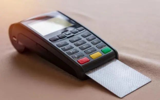 如何使用POS機才能避免封卡?